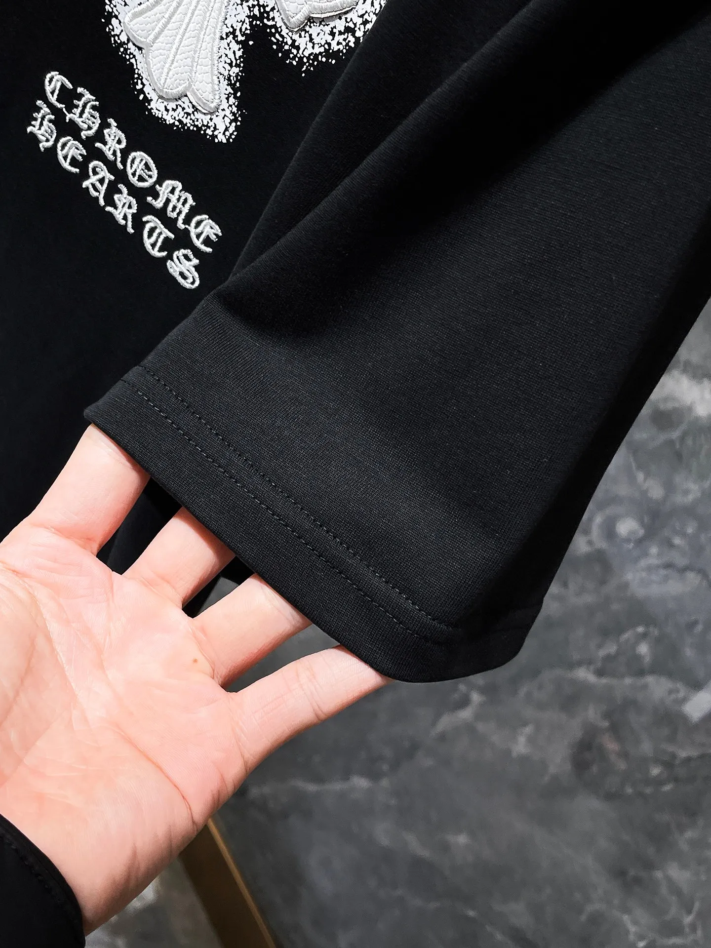 P154 New Chrome Hearts 25ss for summer. High-weight, environmentally friendly and high-quality top-grade fabric. 260g~270g. Croma embroidery, Sanskrit cross and spray-printed short sleeves. Counter synchronization. 1:1 replica version. Recommended color: black. White. Size: S, M, L, XL.